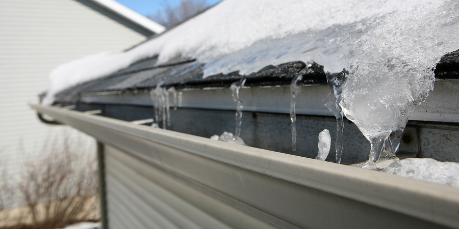 How to Safely Thaw a Frozen Gutter